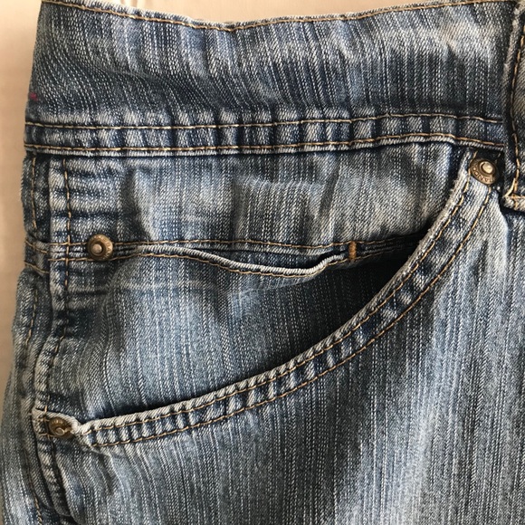 Bandolino blu knee length jean shorts size 24 - Picture 3 of 6